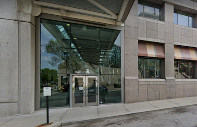 A photo showing the entrance to 2401 Grand Boulevard in Kansas City, Missouri.